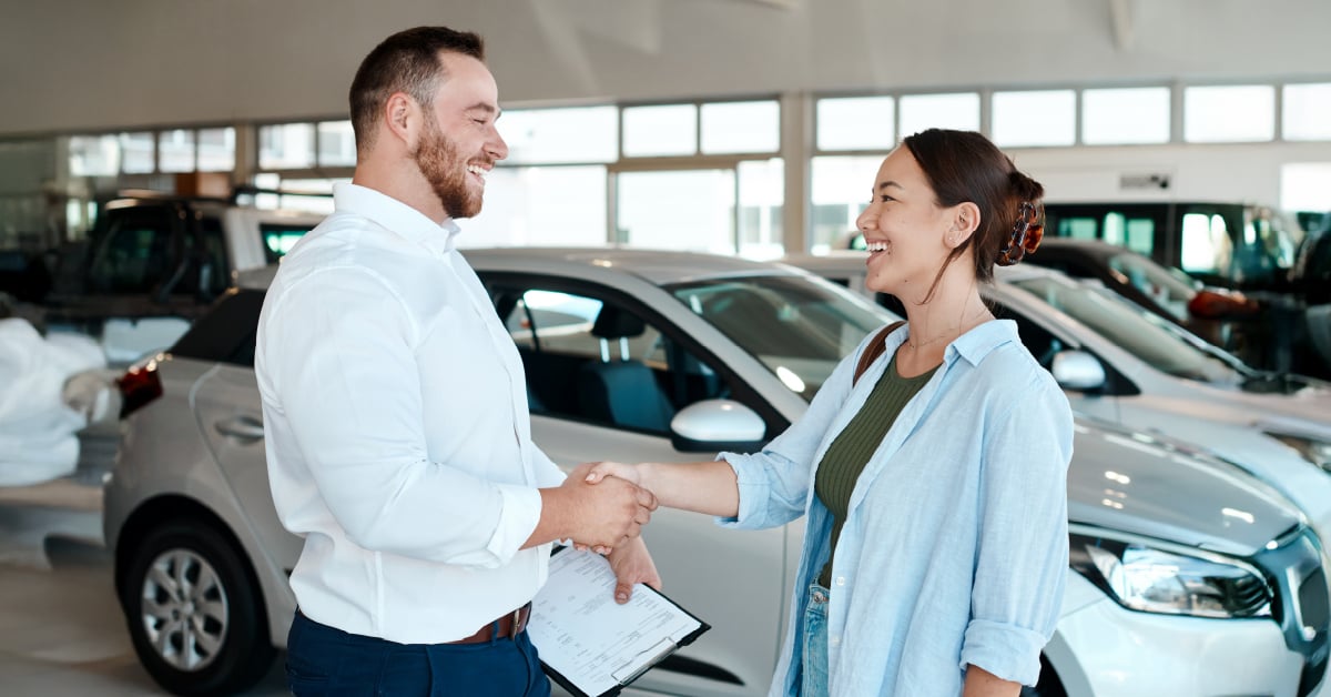 shaking-hands-for-car